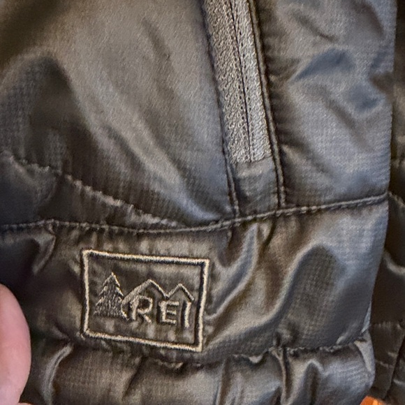 REI Women's Dark Grey Packable Puffer Jacket - Picture 7 of 13